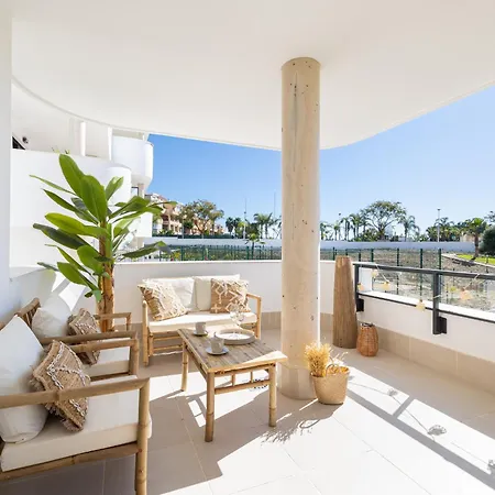 Deluxe With Terrace Aranya By Aora Apartment