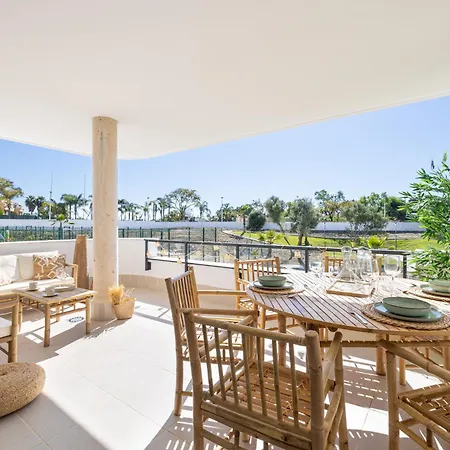 Apartman Deluxe With Terrace Aranya By Aora